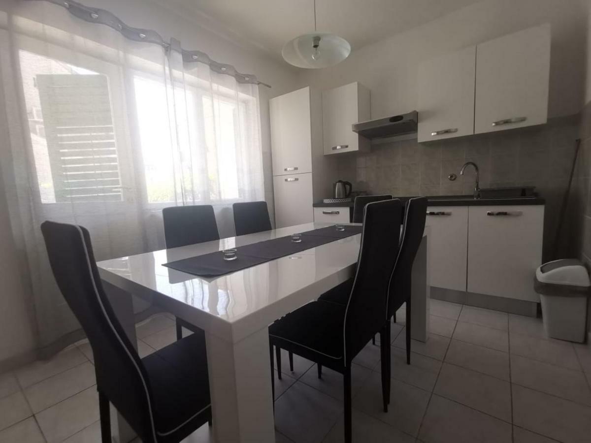Mala Kuca Appartamento Vodice Esterno foto